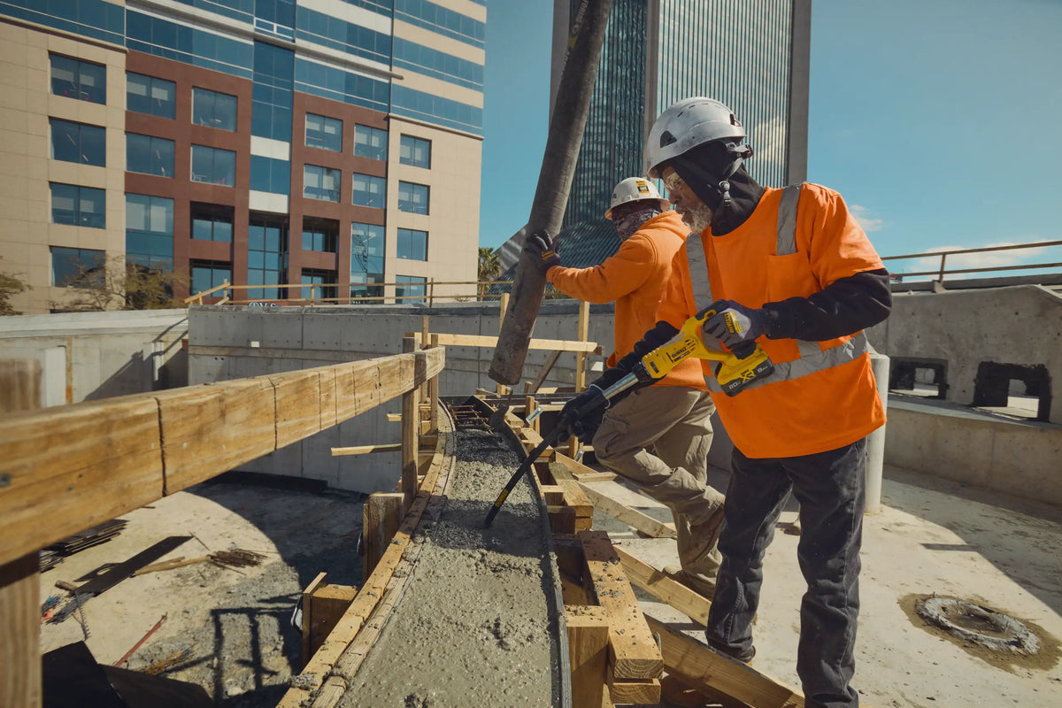 DeWalt DCE531B 20V MAX concrete pencil vibrator, angle