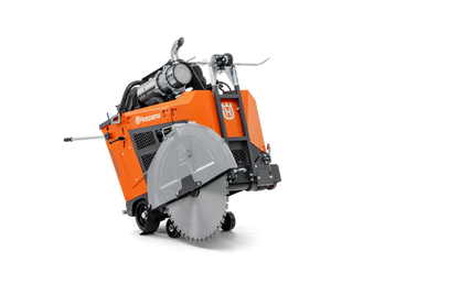 Husqvarna FS 5000 D II with blade guard - front right view
